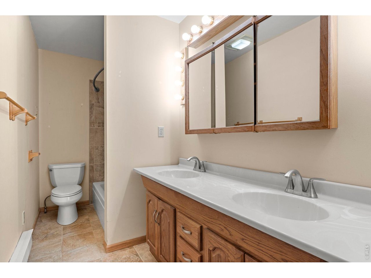 109 Cutforth Road Black Hawk, CO 80422 - Photo 20 of 40 Upper level full bathroom