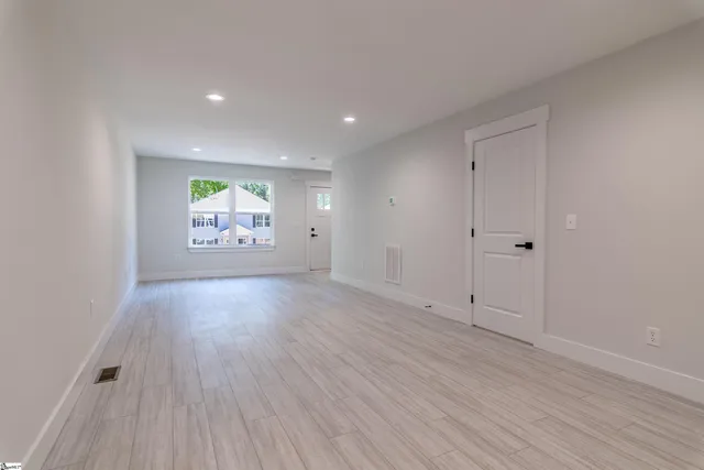 $359,999 | 121 East Brookmeade Drive, Anderson, SC 29624