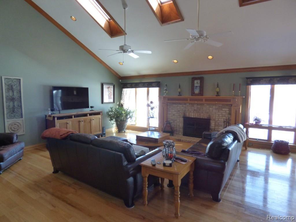 401 Palms Road Columbus, MI 48063 - Photo 6 of 59 P1010866.jpg