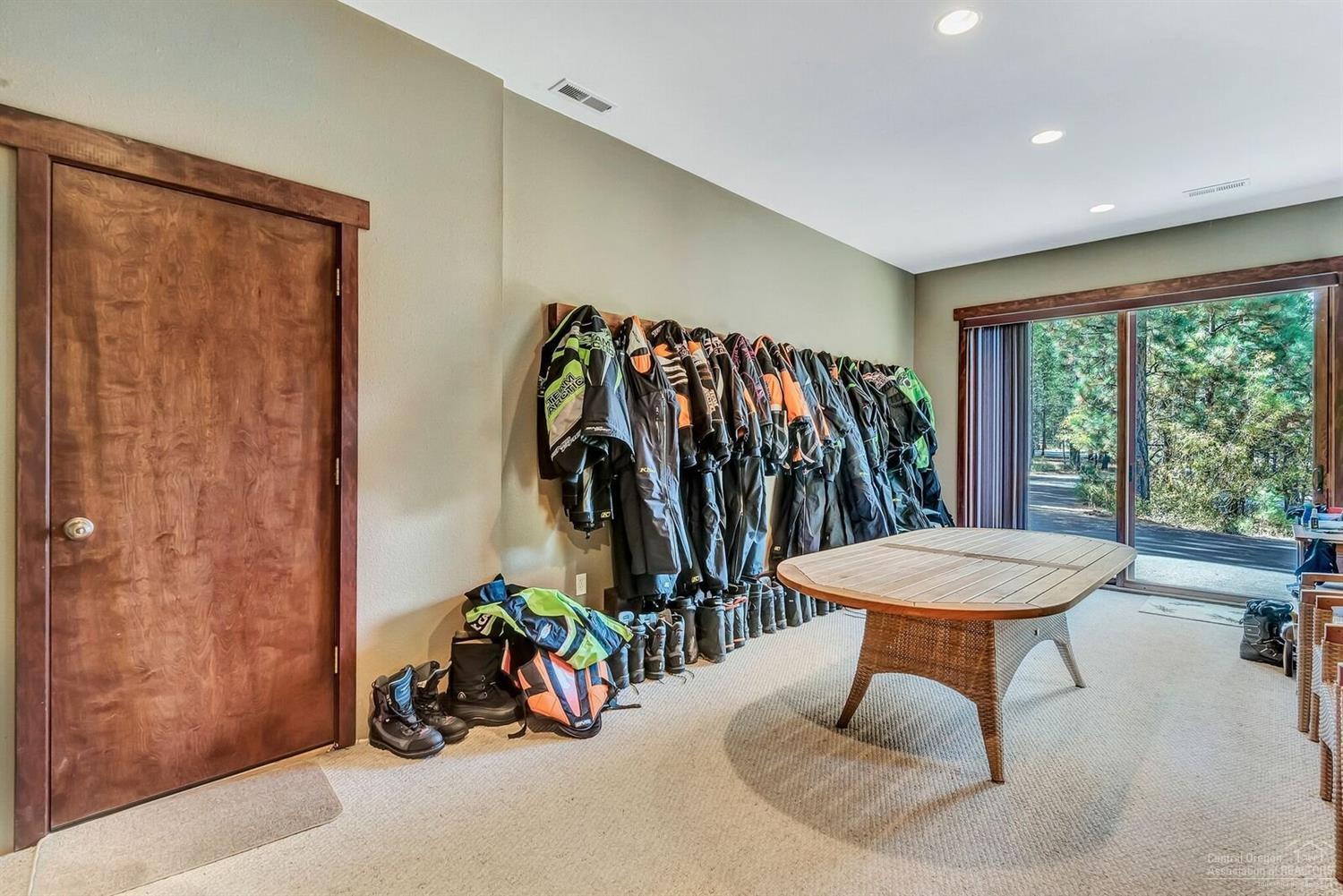 56791 Spring River Loop Bend, OR 97707 - Photo 13 of 25 Gallery Image 13