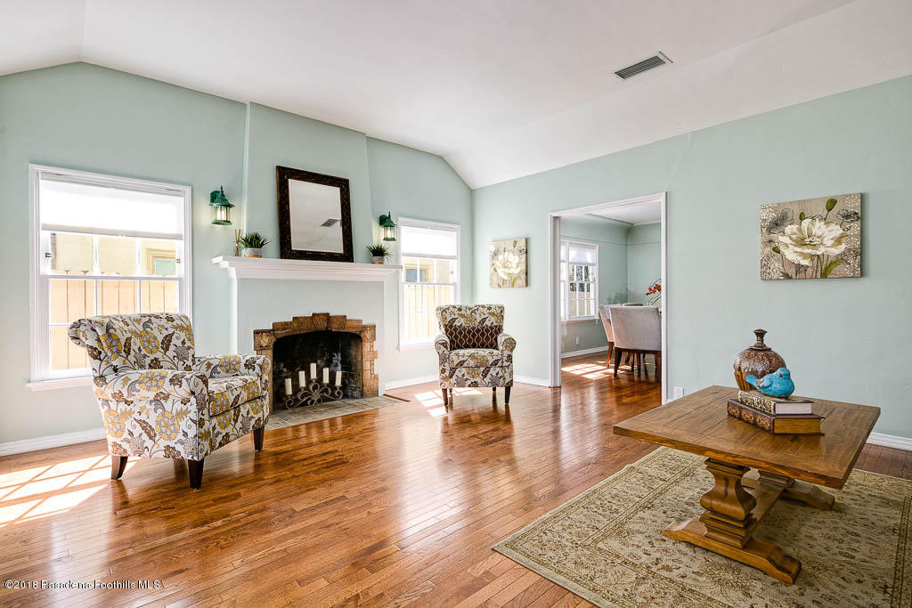 534 Douglas Street Pasadena, CA 91104 - Photo 2 of 29 LR leading to Dining