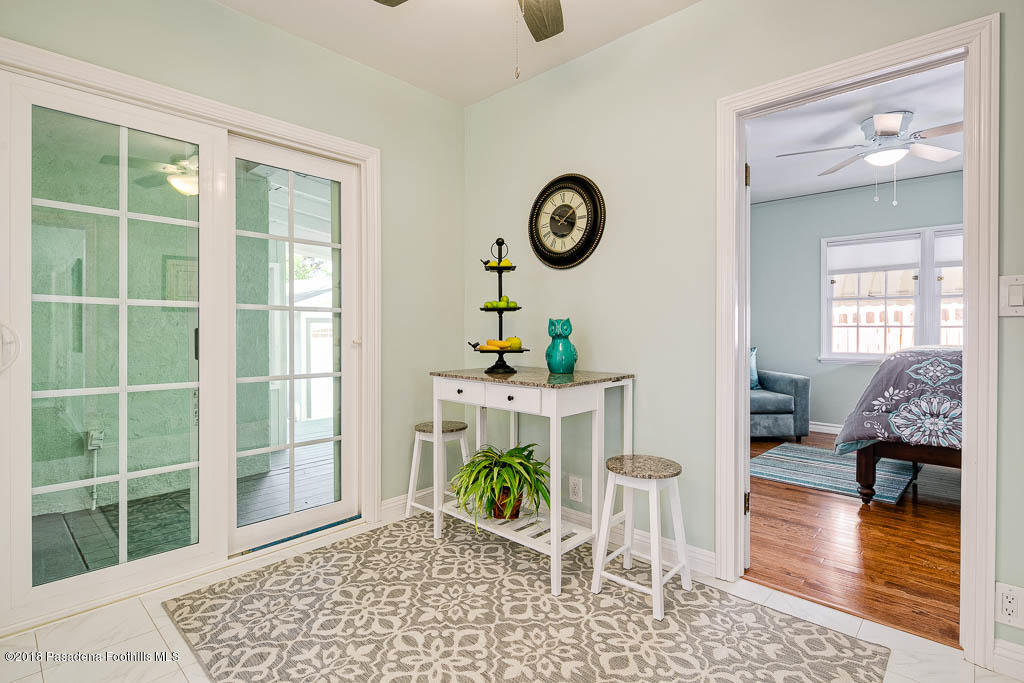 534 Douglas Street Pasadena, CA 91104 - Photo 13 of 29 Breakfast nook