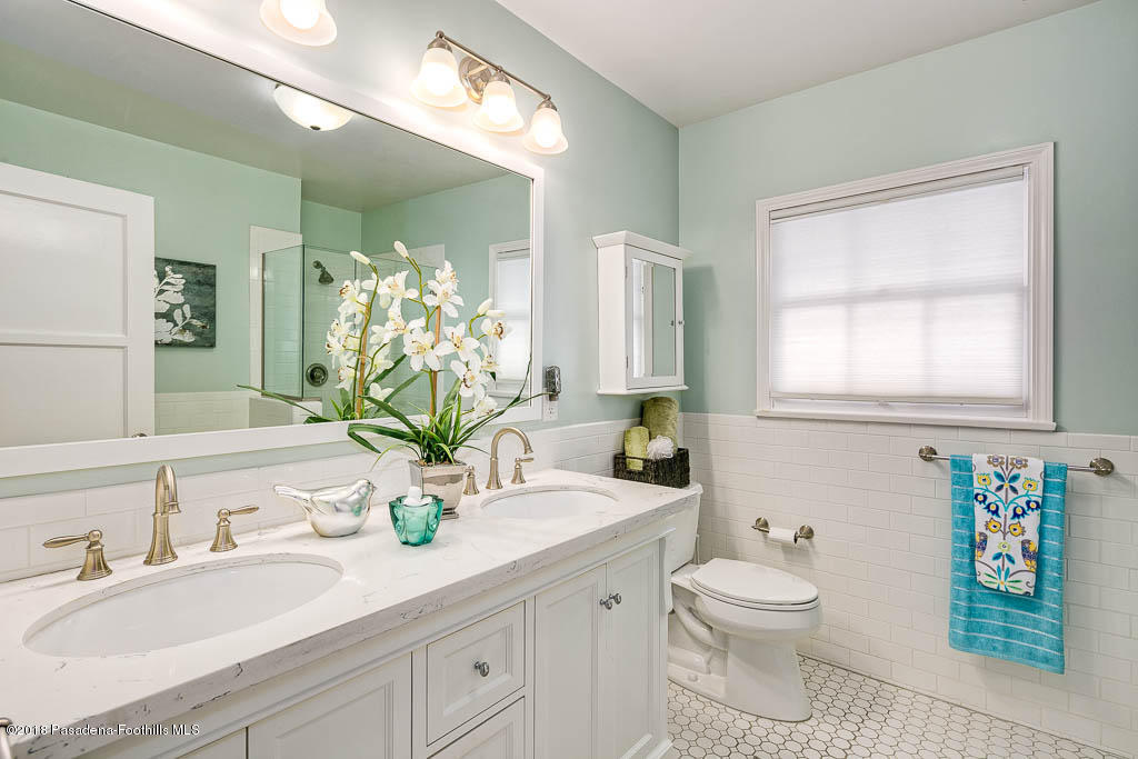 534 Douglas Street Pasadena, CA 91104 - Photo 16 of 29 Main Bathroom