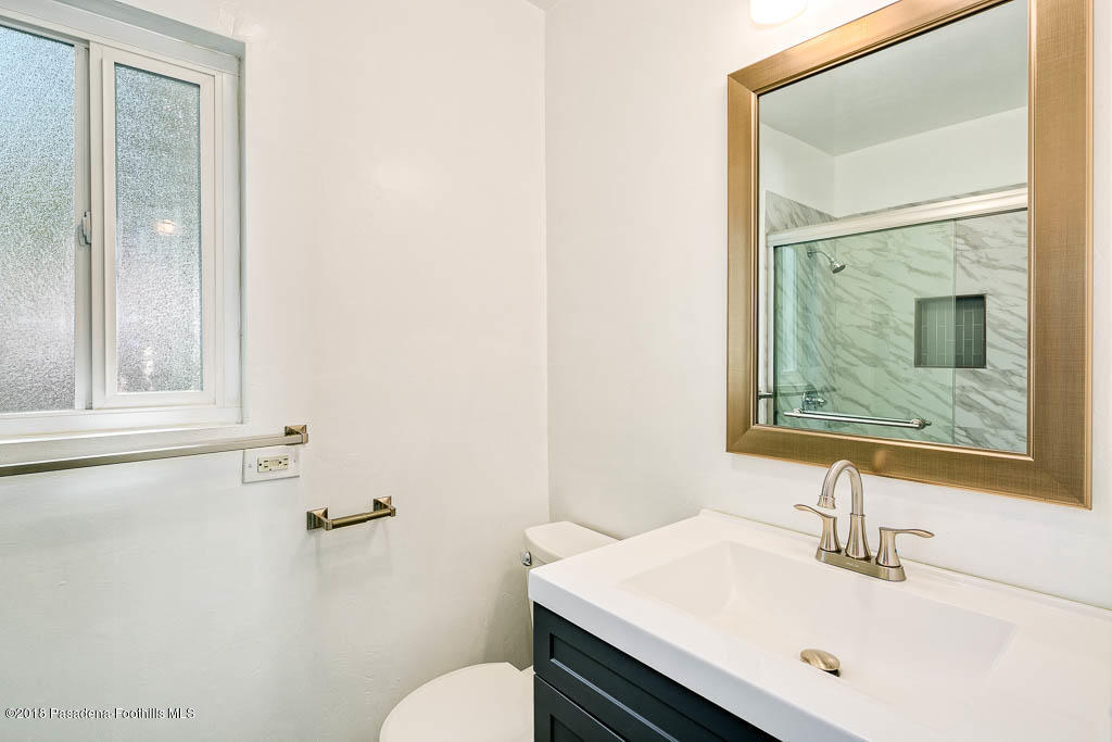 534 Douglas Street Pasadena, CA 91104 - Photo 21 of 29 Master 3/4 Bath