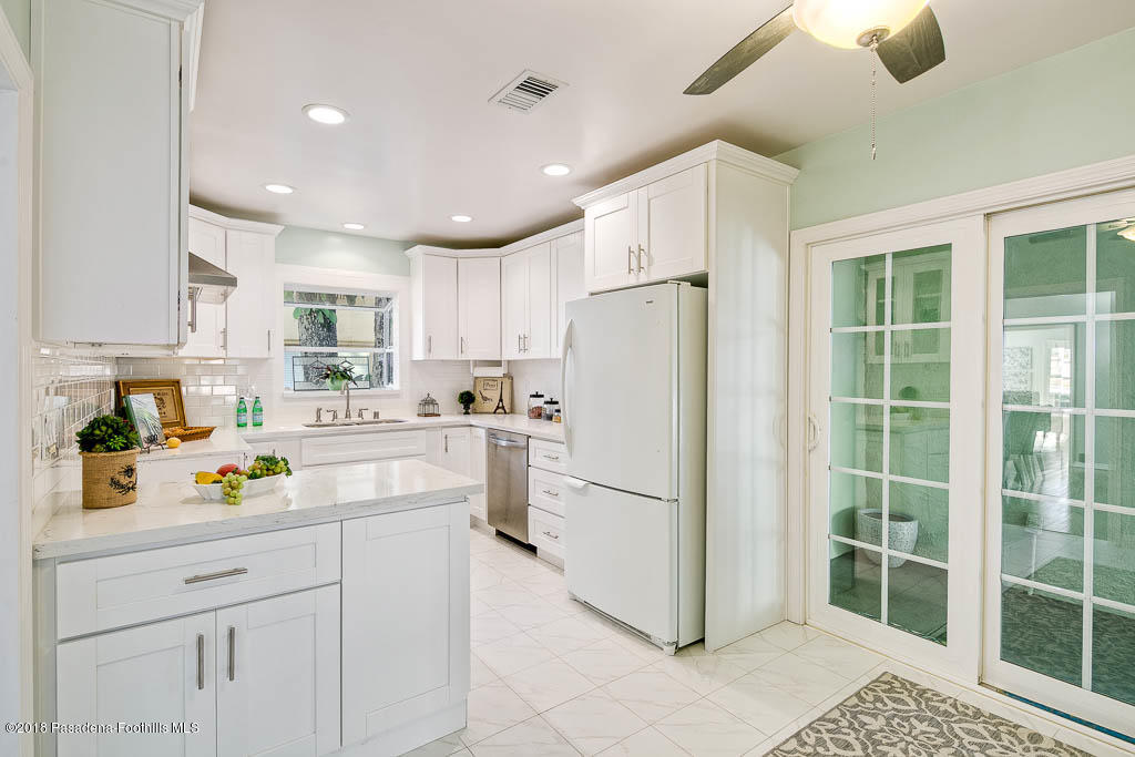 534 Douglas Street Pasadena, CA 91104 - Photo 4 of 29 Kitchen