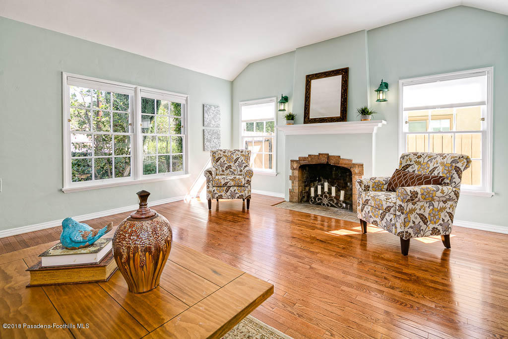 534 Douglas Street Pasadena, CA 91104 - Photo 8 of 29 Living Room