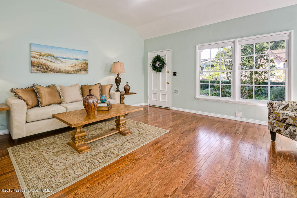534 Douglas Street Pasadena, CA 91104 - Photo 9 of 29 Living Room