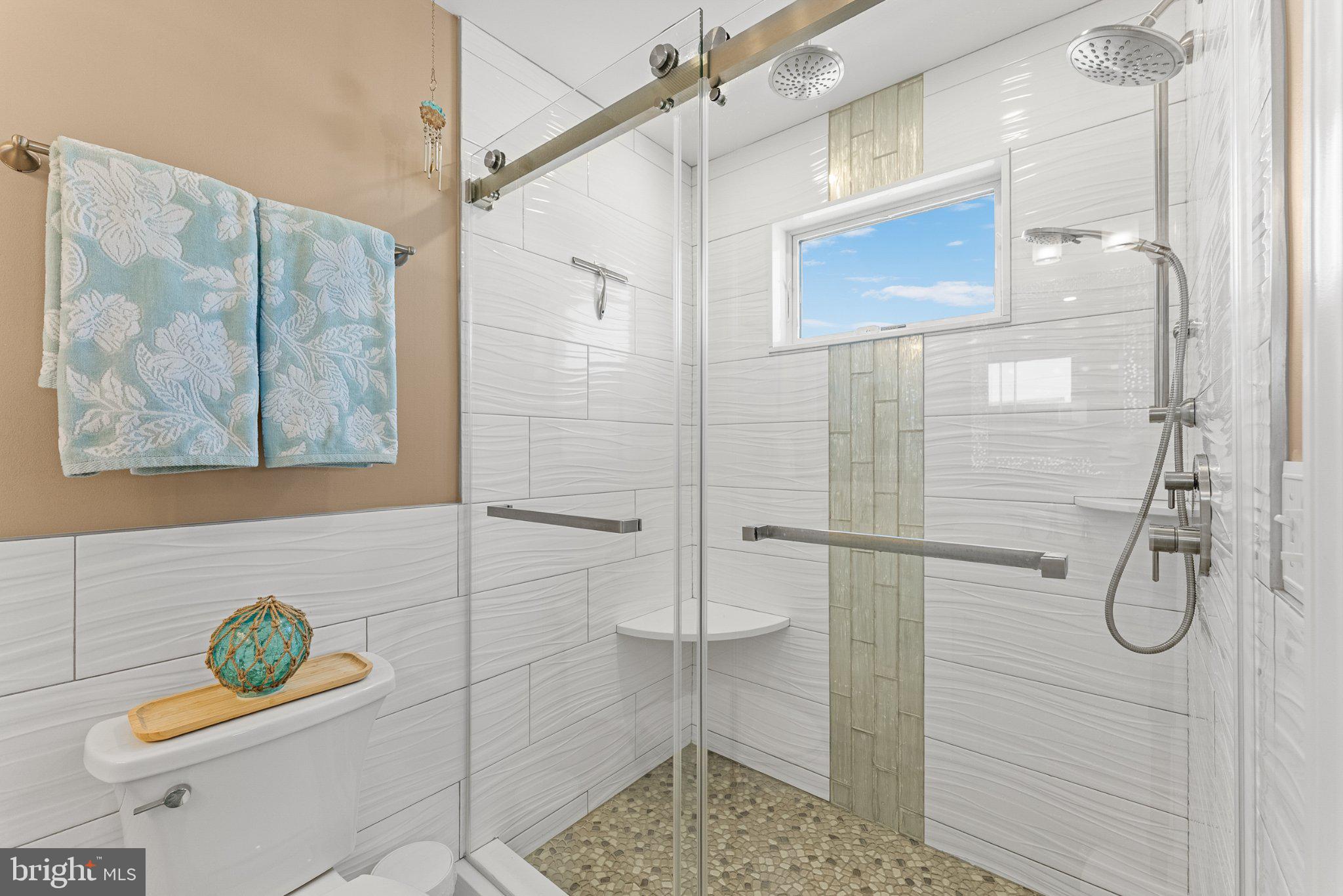 112 West Wisteria Road Wildwood, NJ 08260 - Photo 17 of 48 Modern shower with elegant tiles.