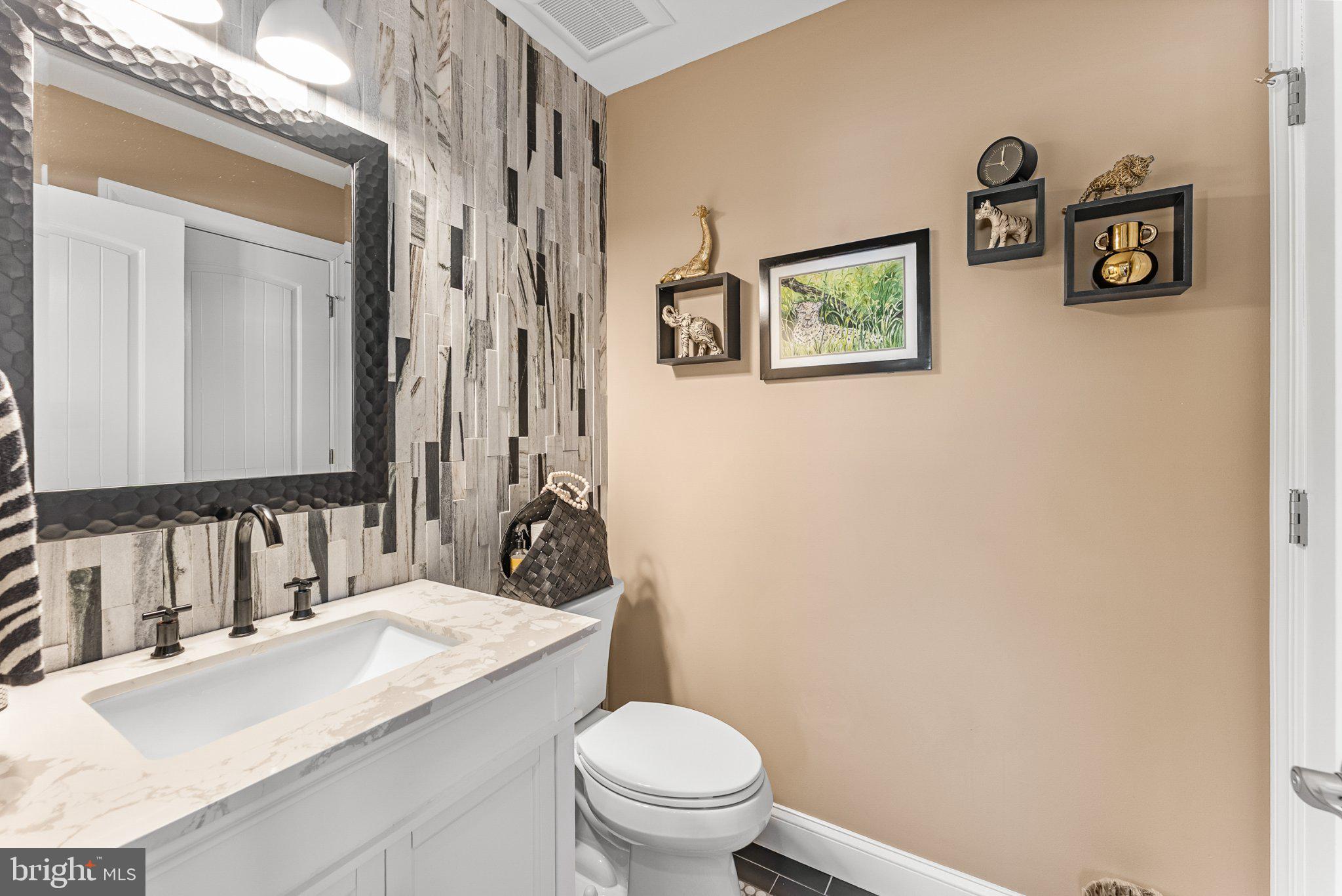 112 West Wisteria Road Wildwood, NJ 08260 - Photo 21 of 48 Chic bathroom with stylish accents.