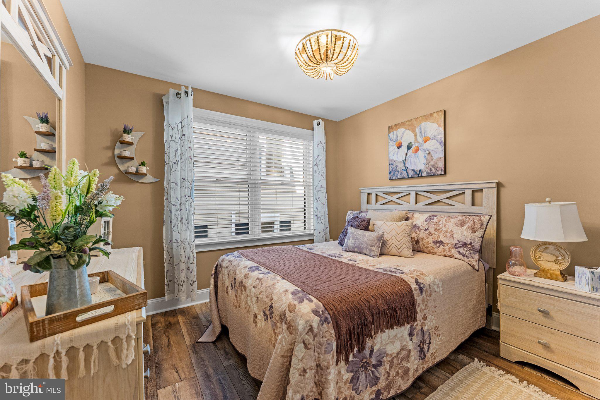 112 West Wisteria Road Wildwood, NJ 08260 - Photo 27 of 48 Cozy retreat with warm tones.