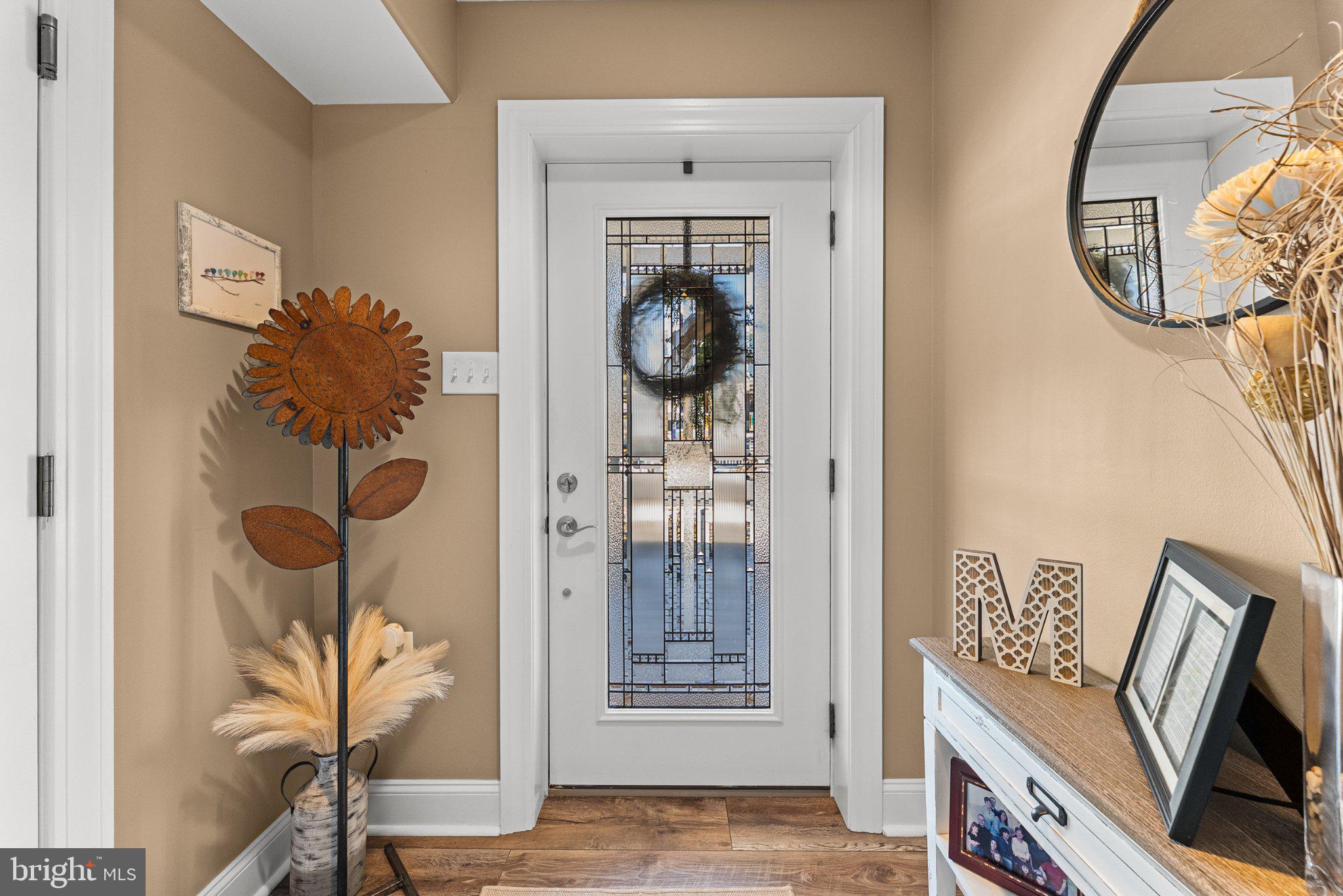 112 West Wisteria Road Wildwood, NJ 08260 - Photo 36 of 48 Welcoming entry with stylish decor.