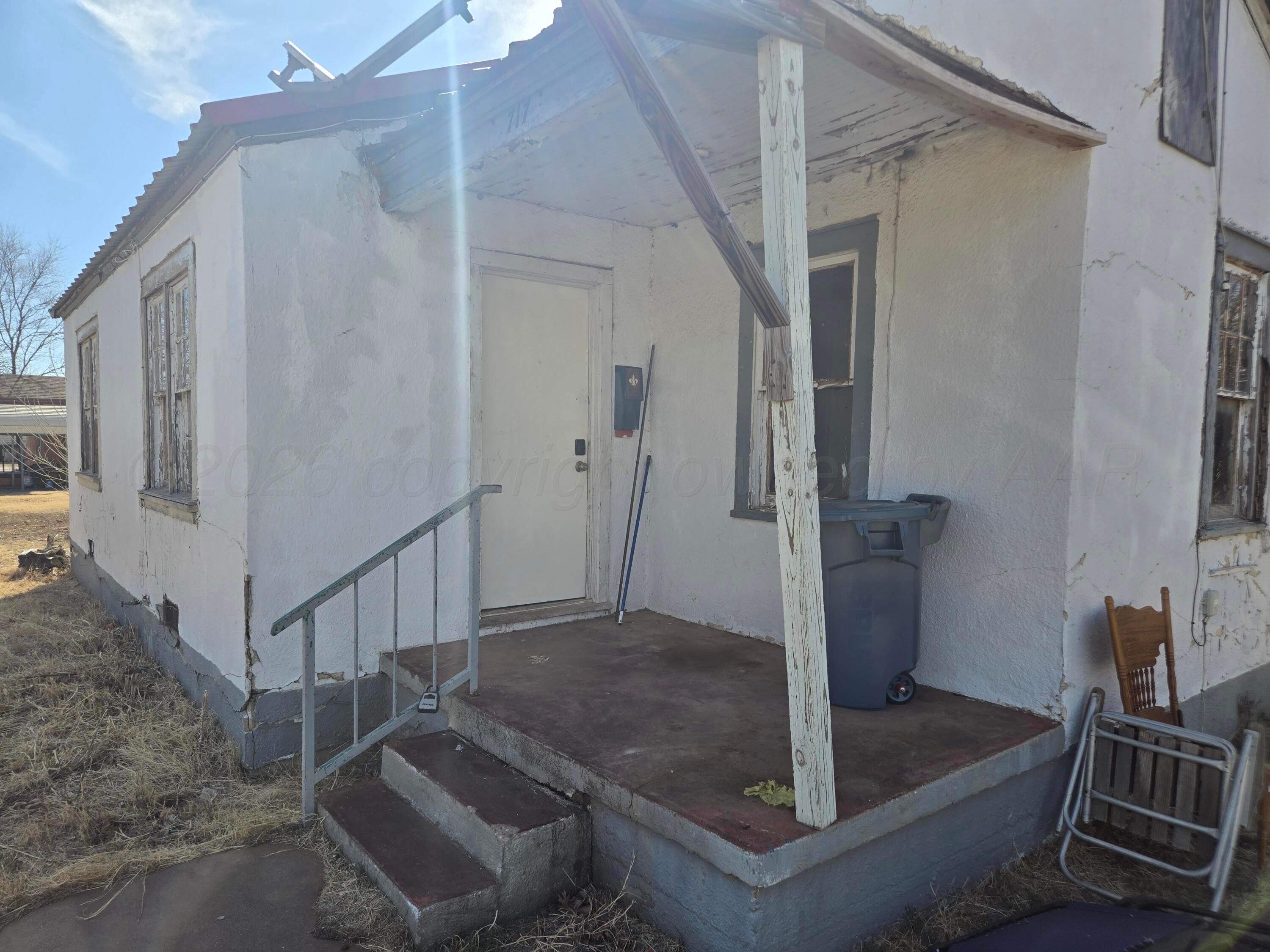 717 South 5th Street Memphis, TX 79245 - Photo 2 of 27 20260203_142201