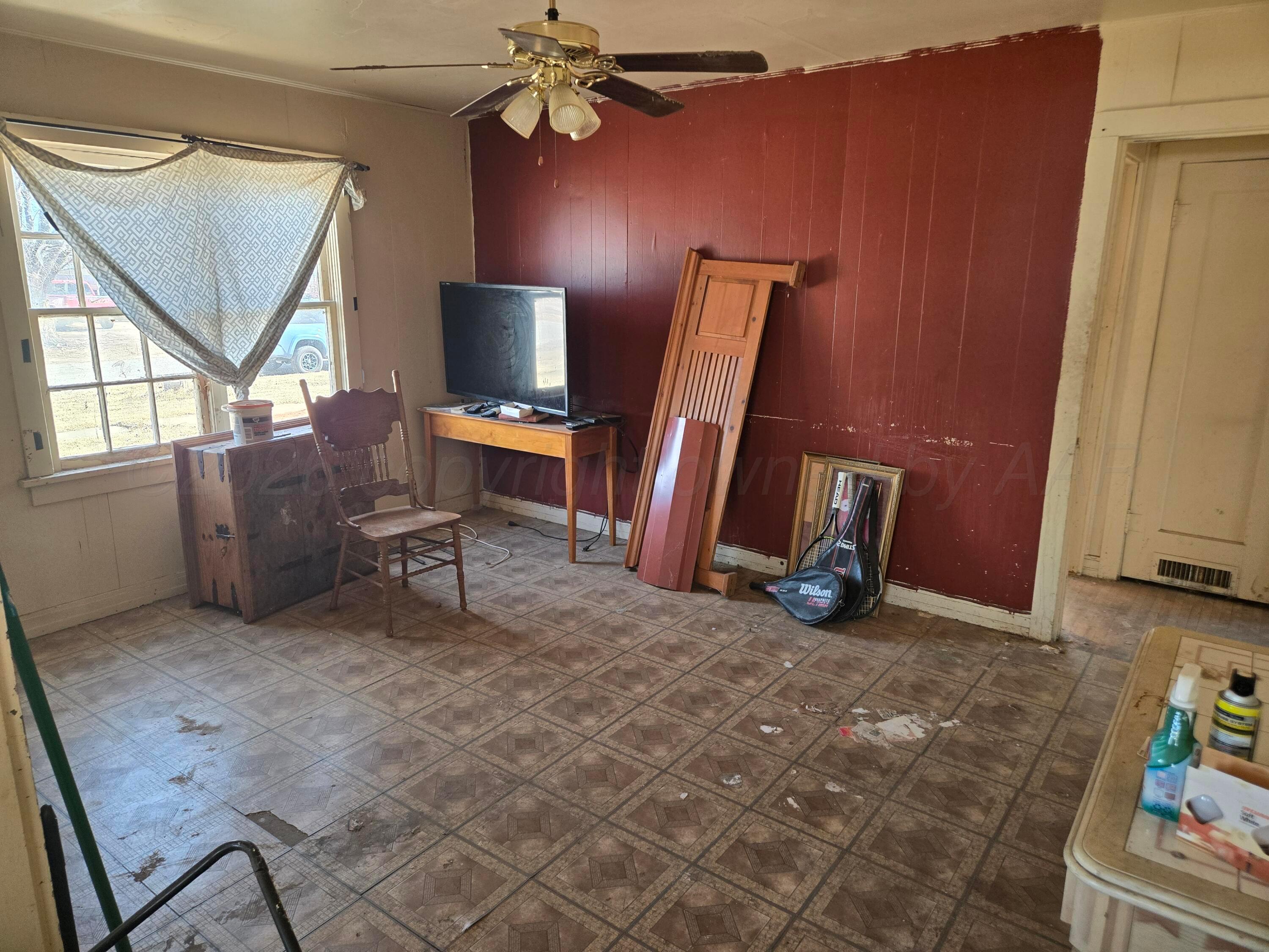 717 South 5th Street Memphis, TX 79245 - Photo 4 of 27 20260203_142430