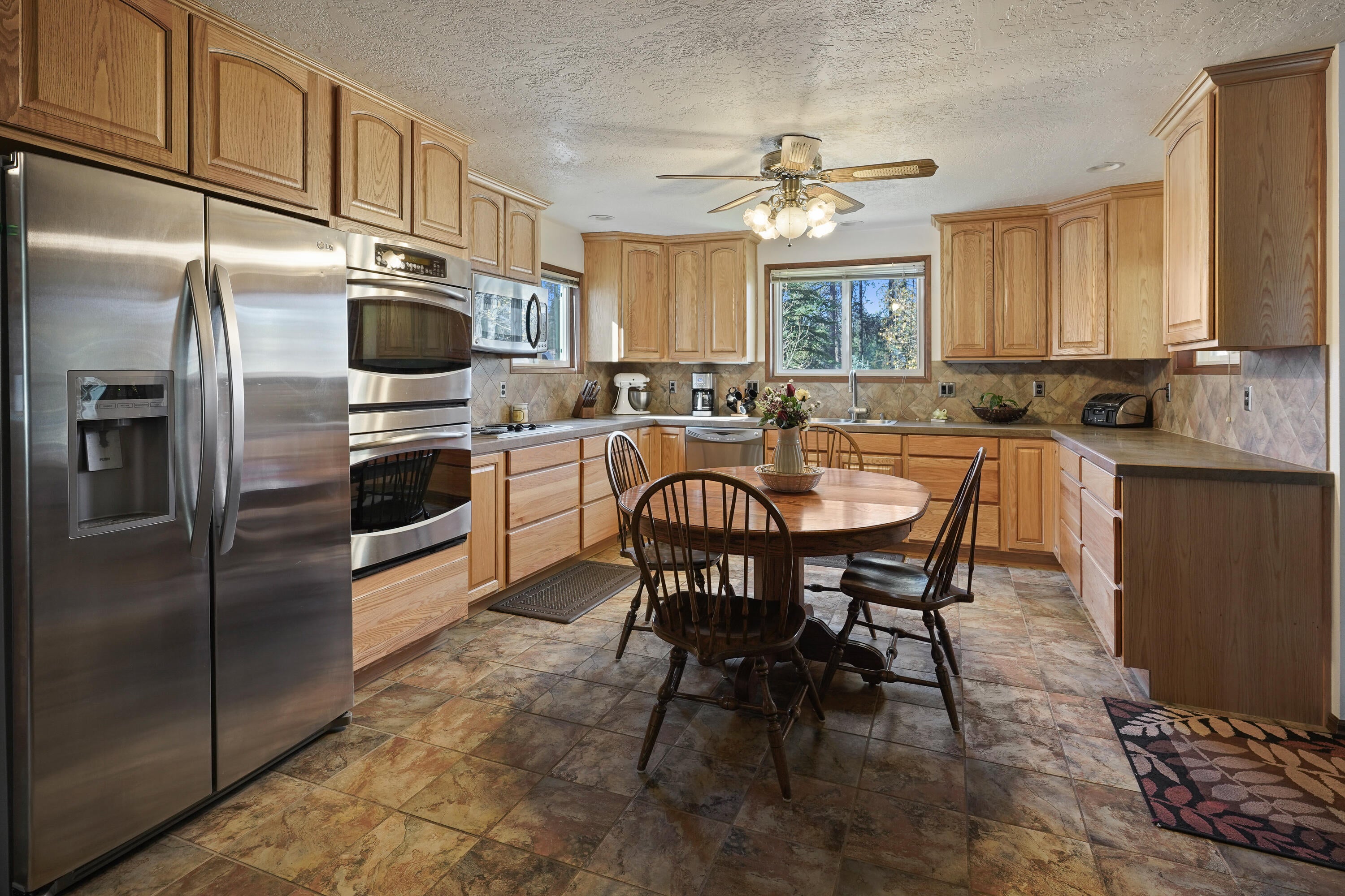 52390 Huntington Road La Pine, OR 97739 - Photo 10 of 37 Amazing Kitchen.