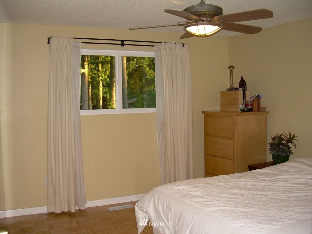 14635 Southeast 138th Place Renton, WA 98059 - Photo 4 of 13 Gallery Image 4