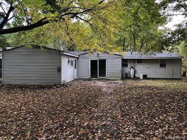 990 Pine Tree Road Lake Orion, MI 48362 - Photo 6 of 6 IMG_1875.jpg