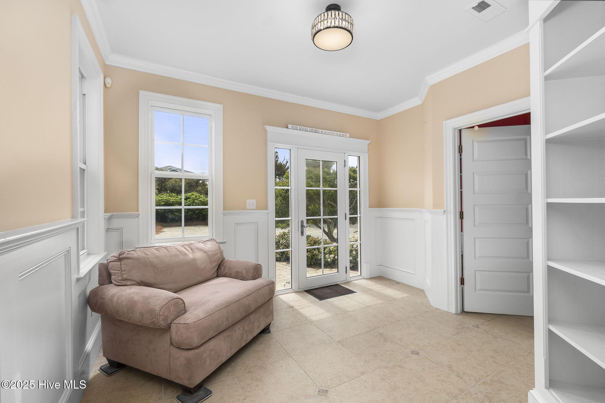 116 Salter Path Road, Unit 102 SEABROOK Pine Knoll Shores, NC 28512 - Photo 41 of 58 Main entrance/foyer