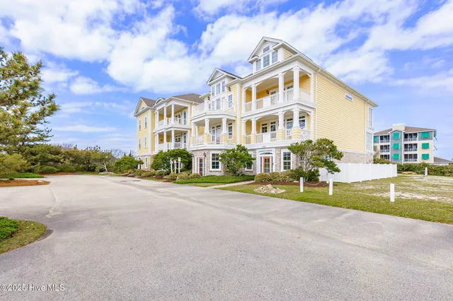$824,900 | 116 Salter Path Road, Unit 102 SEABROOK, Pine Knoll Shores, NC 28512