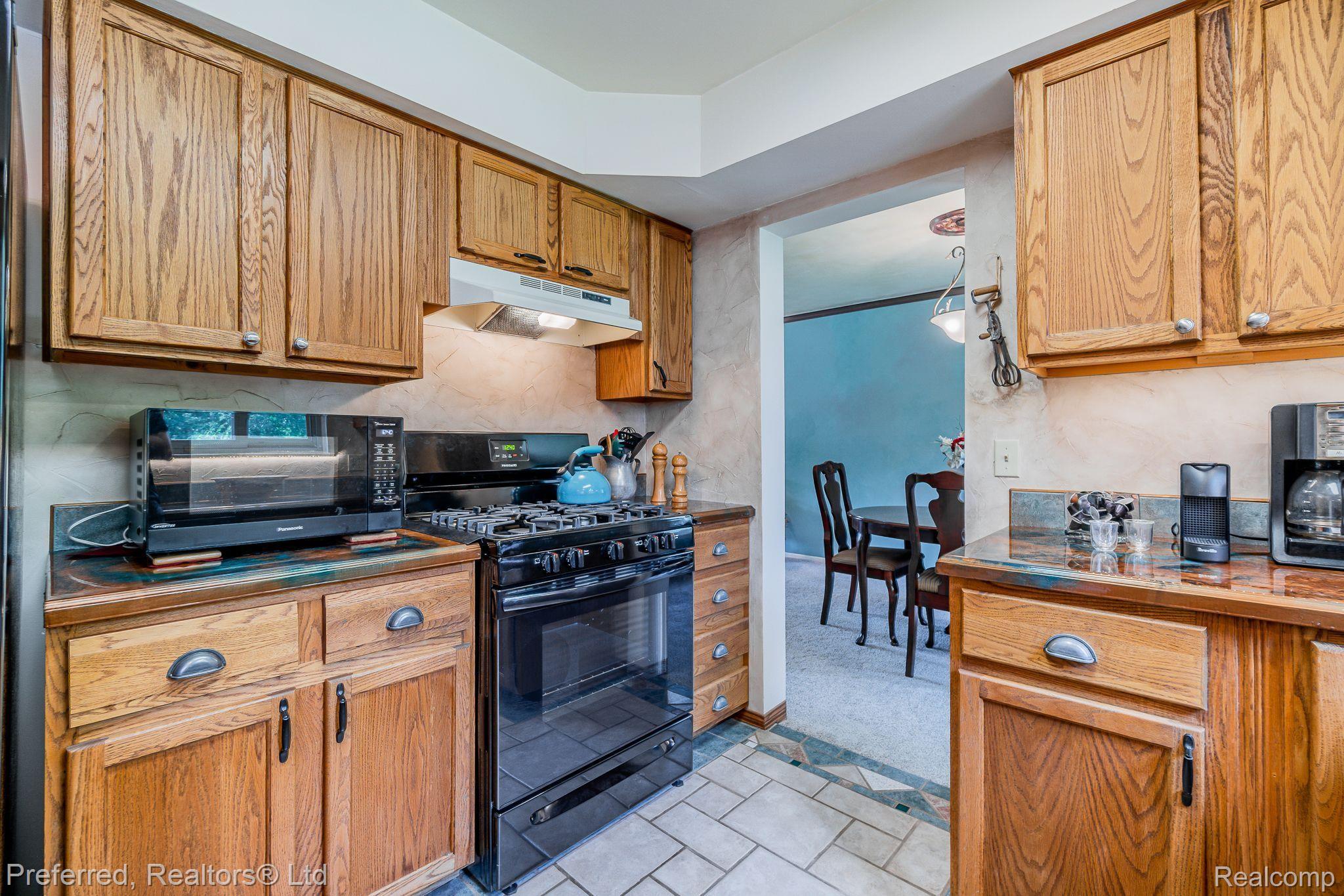 7624 Kingsbridge Road Canton, MI 48187 - Photo 12 of 30 Gallery Image 12