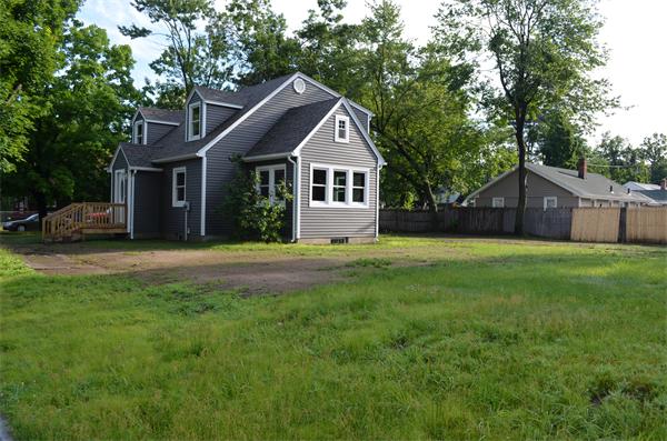 29 Pelham Street Springfield, MA 01109 - Photo 2 of 23