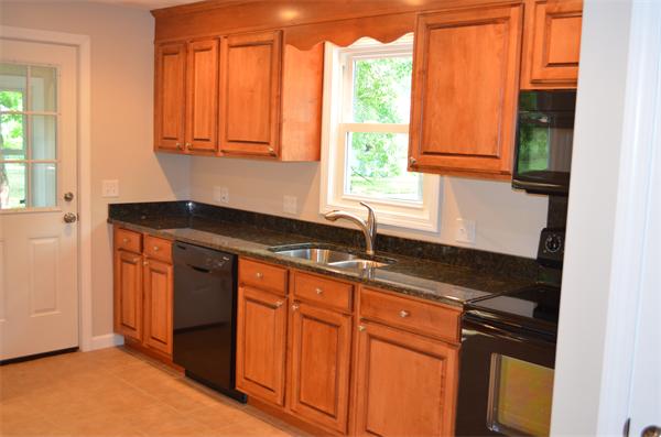 29 Pelham Street Springfield, MA 01109 - Photo 7 of 23