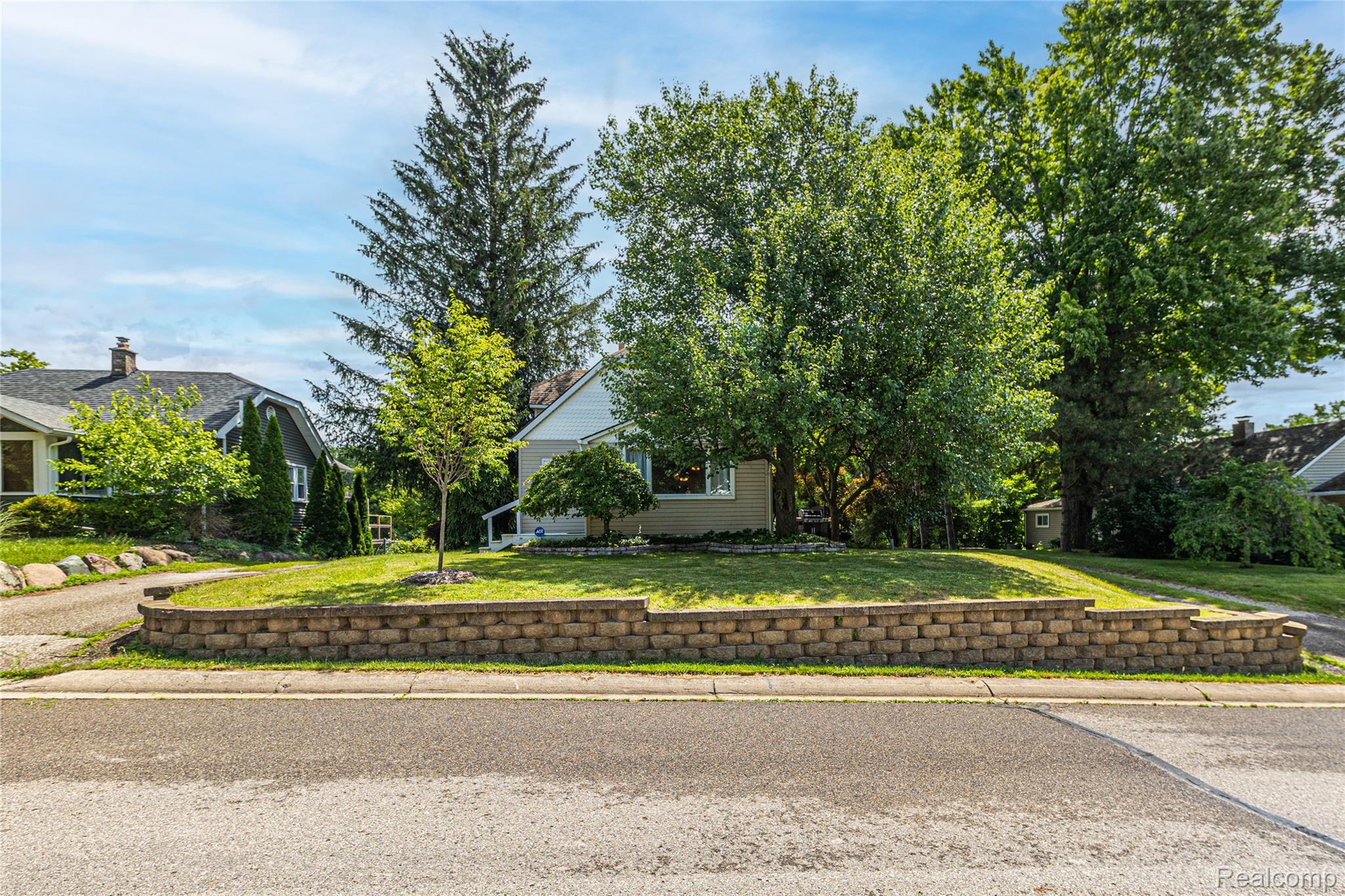 3139 Willet Avenue Rochester, MI 48309 - Photo 3 of 37 Up North-like setting
