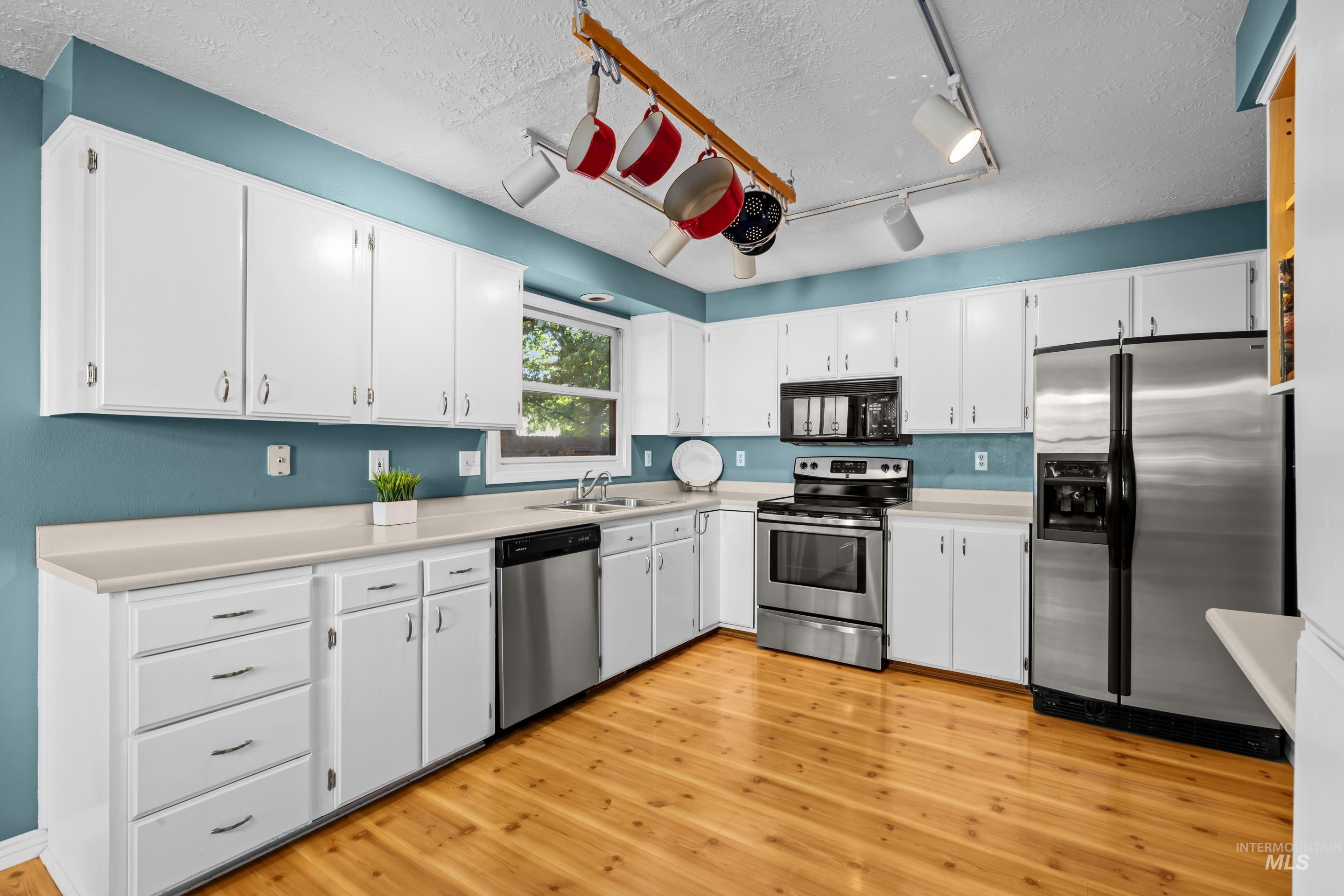 3374 Chickory Way Boise, ID 83706 - Photo 8 of 20