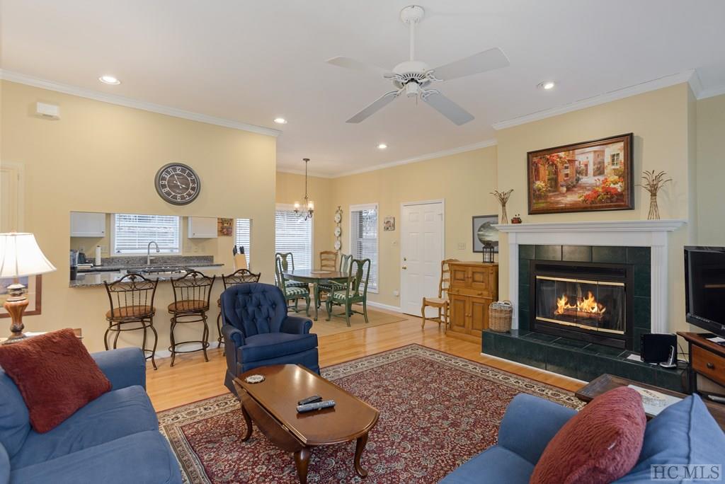 125 Overlook Road, Unit 4 Sapphire, NC 28774 - Photo 8 of 25 Gallery Image 8