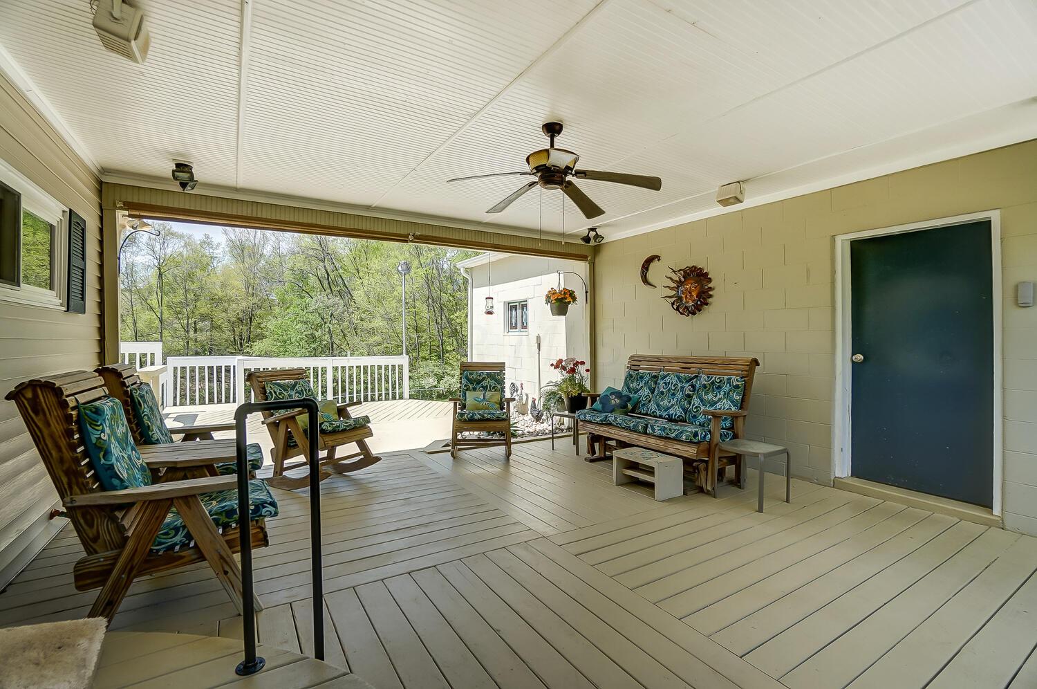 5340 Battee Road Alexandria, OH 43001 - Photo 37 of 46 Covered patio area