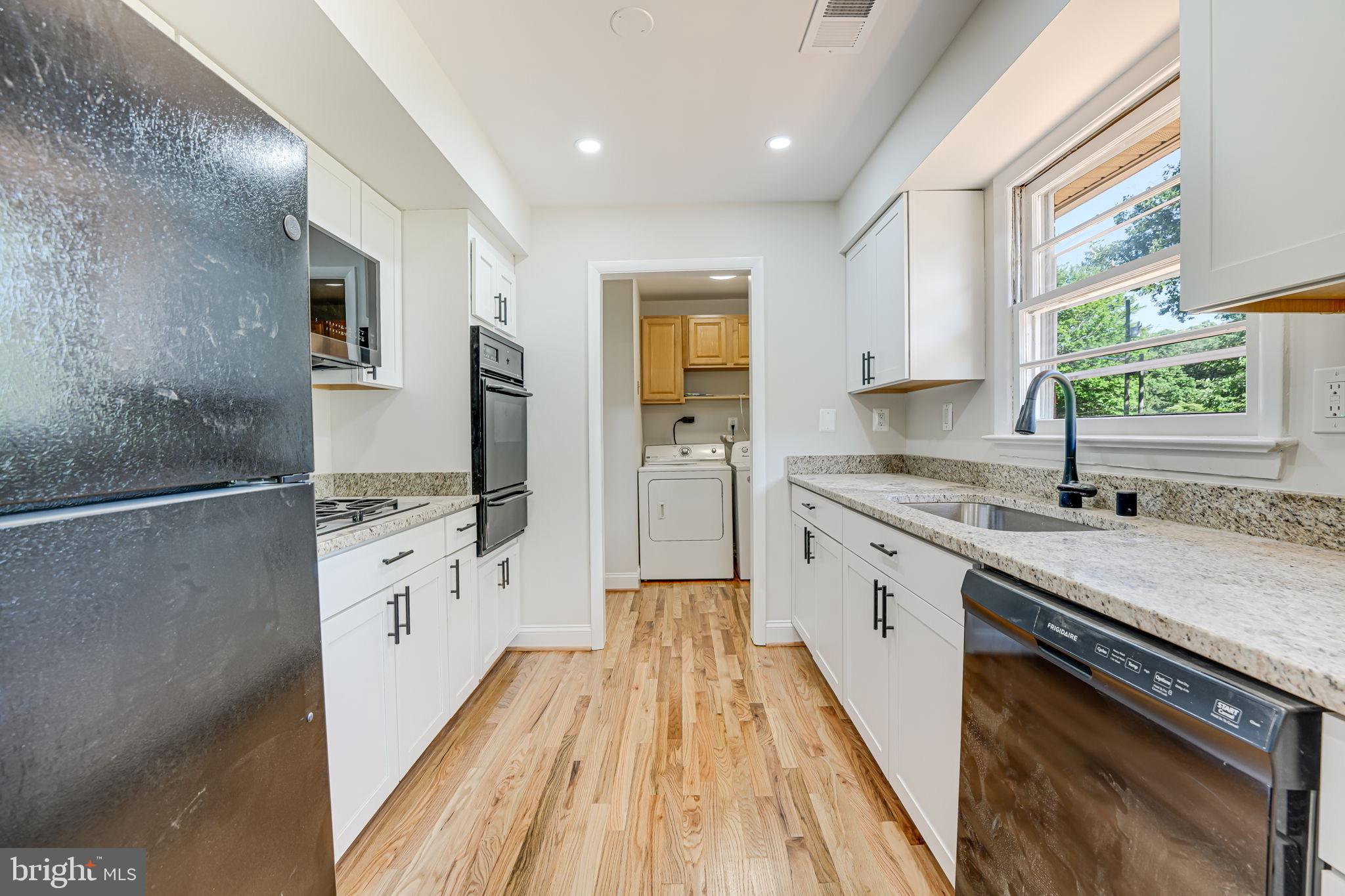 8501 Rugby Road Manassas Park, VA 20111 - Photo 3 of 24 Gallery Image 3