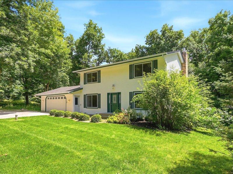 9331 Cedar Forest Road Eden Prairie, MN 55347 - Photo 4 of 41