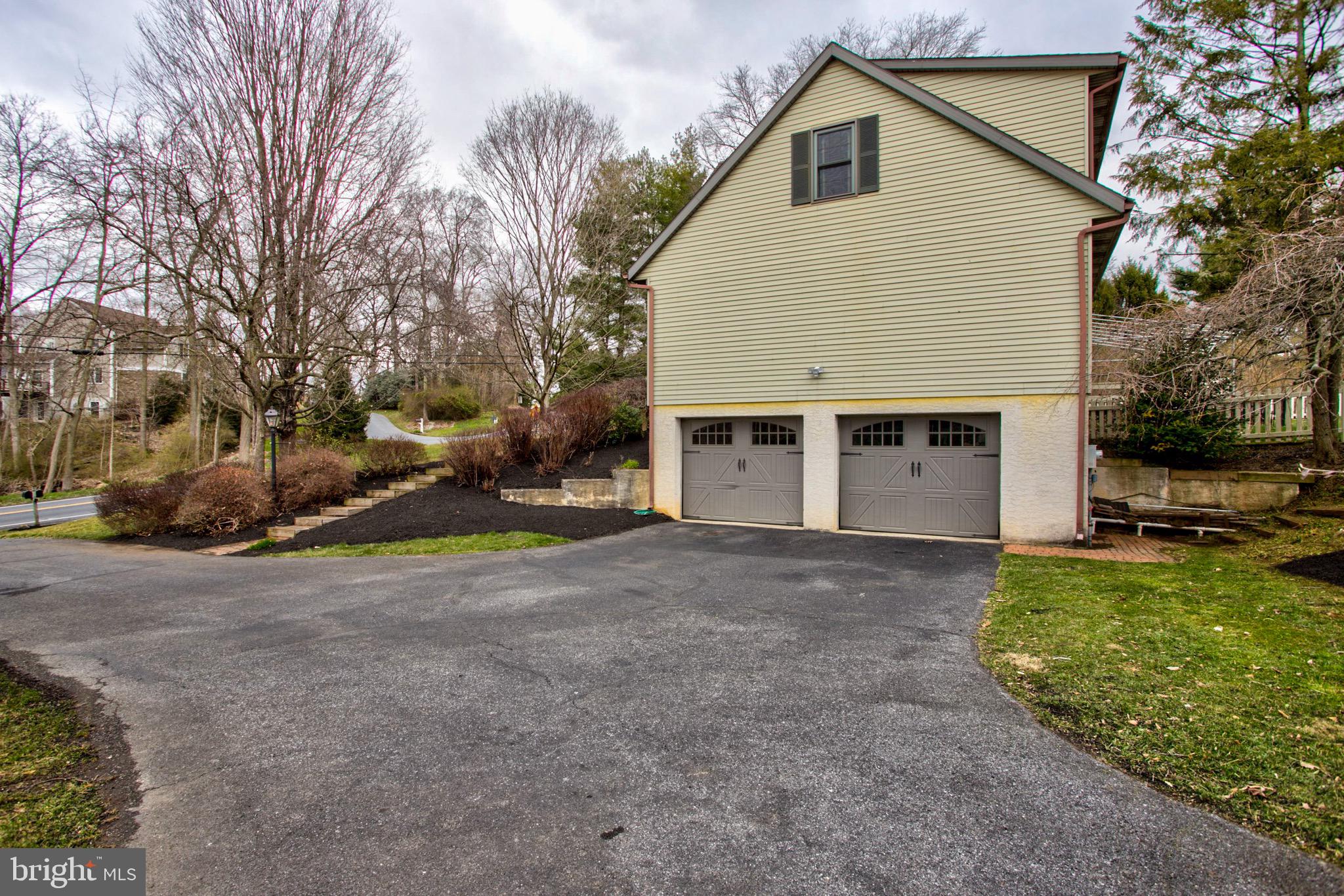 591 Millcross Road Lancaster, PA 17601 - Photo 4 of 52