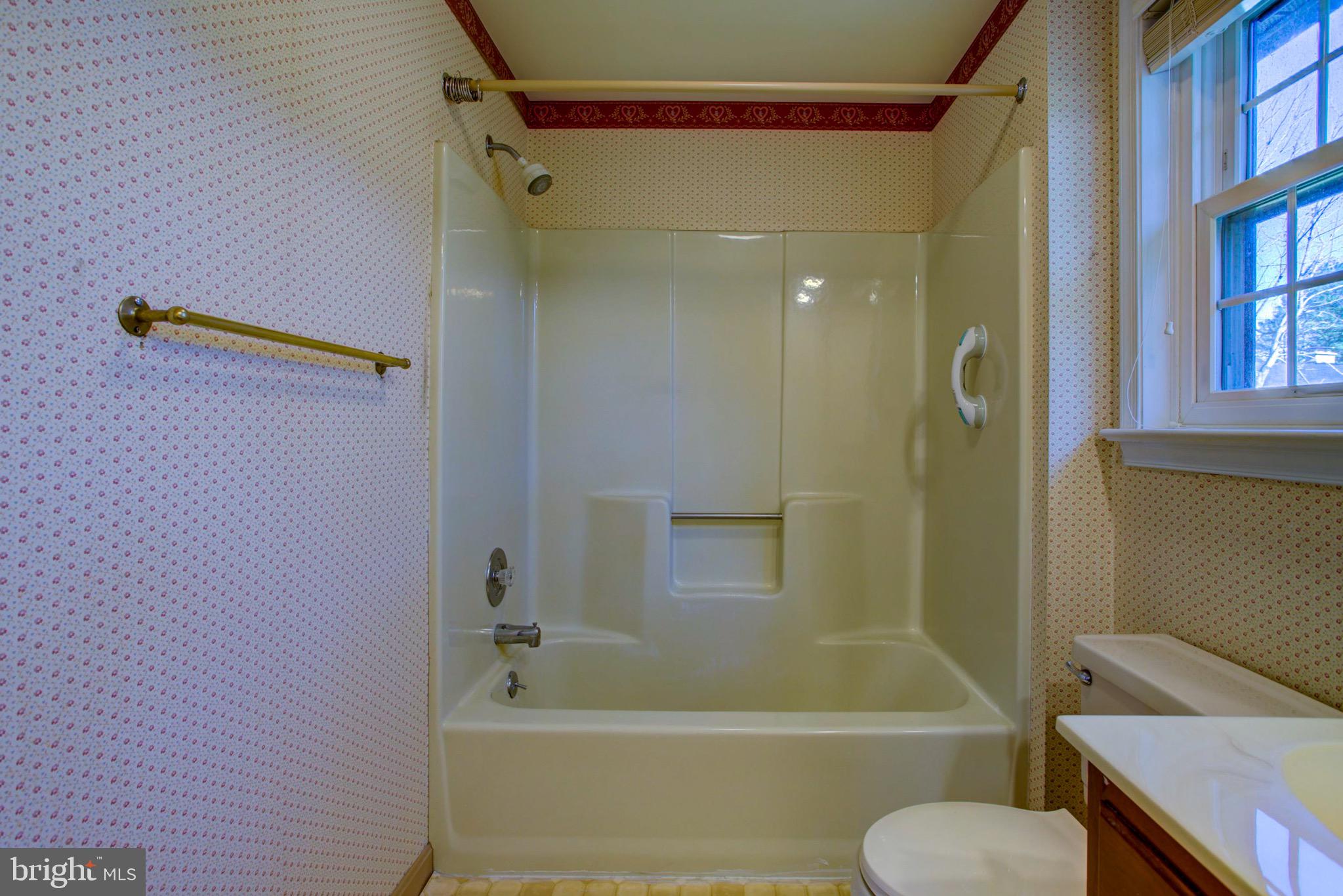 591 Millcross Road Lancaster, PA 17601 - Photo 42 of 52 Primary Bath