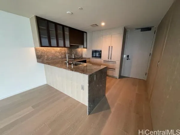 $6,100 | 1000 Auahi Street, Unit 1607, Honolulu, HI 96814