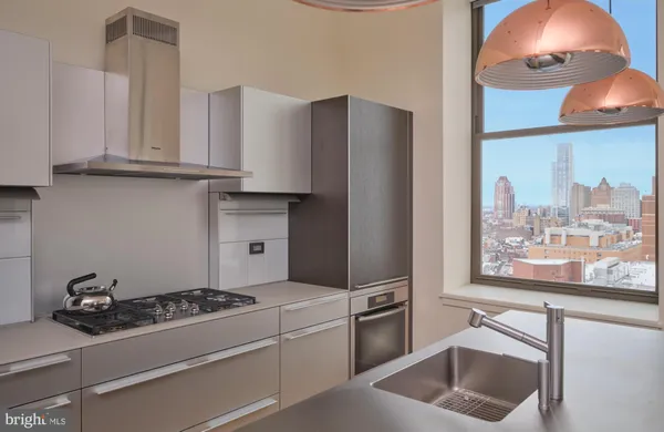 $2,000,000 | 210 West Washington Square, Unit 12NW, Philadelphia, PA 19106