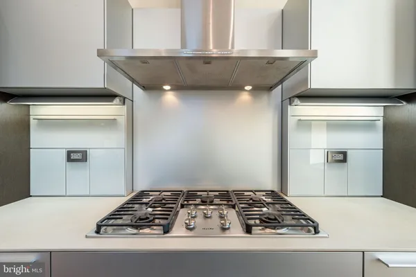 $2,000,000 | 210 West Washington Square, Unit 12NW, Philadelphia, PA 19106