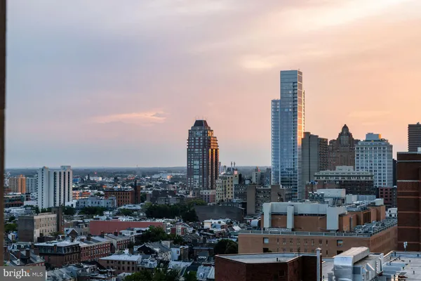 $2,000,000 | 210 West Washington Square, Unit 12NW, Philadelphia, PA 19106