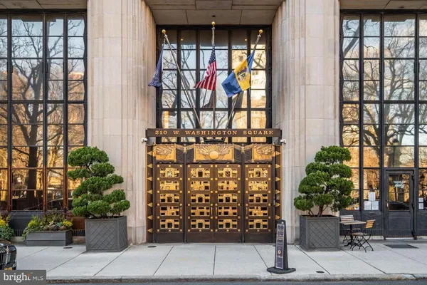 $2,000,000 | 210 West Washington Square, Unit 12NW, Philadelphia, PA 19106