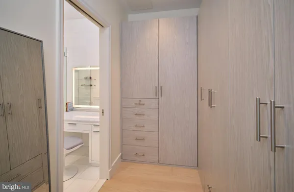 $2,000,000 | 210 West Washington Square, Unit 12NW, Philadelphia, PA 19106