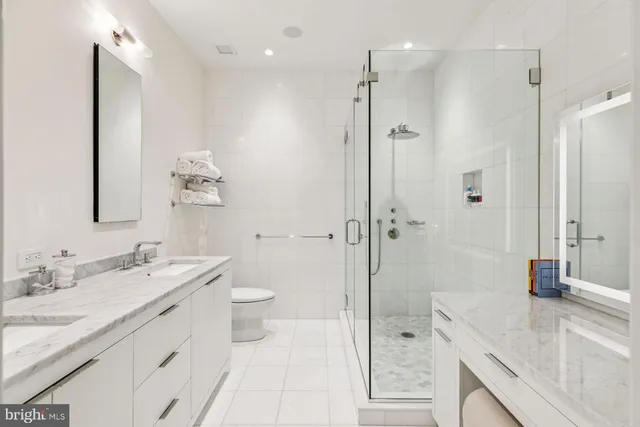 $2,150,000 | 210 West Washington Square, Unit 12NW, Philadelphia, PA 19106