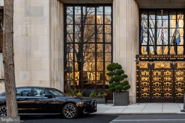 $2,000,000 | 210 West Washington Square, Unit 12NW, Philadelphia, PA 19106