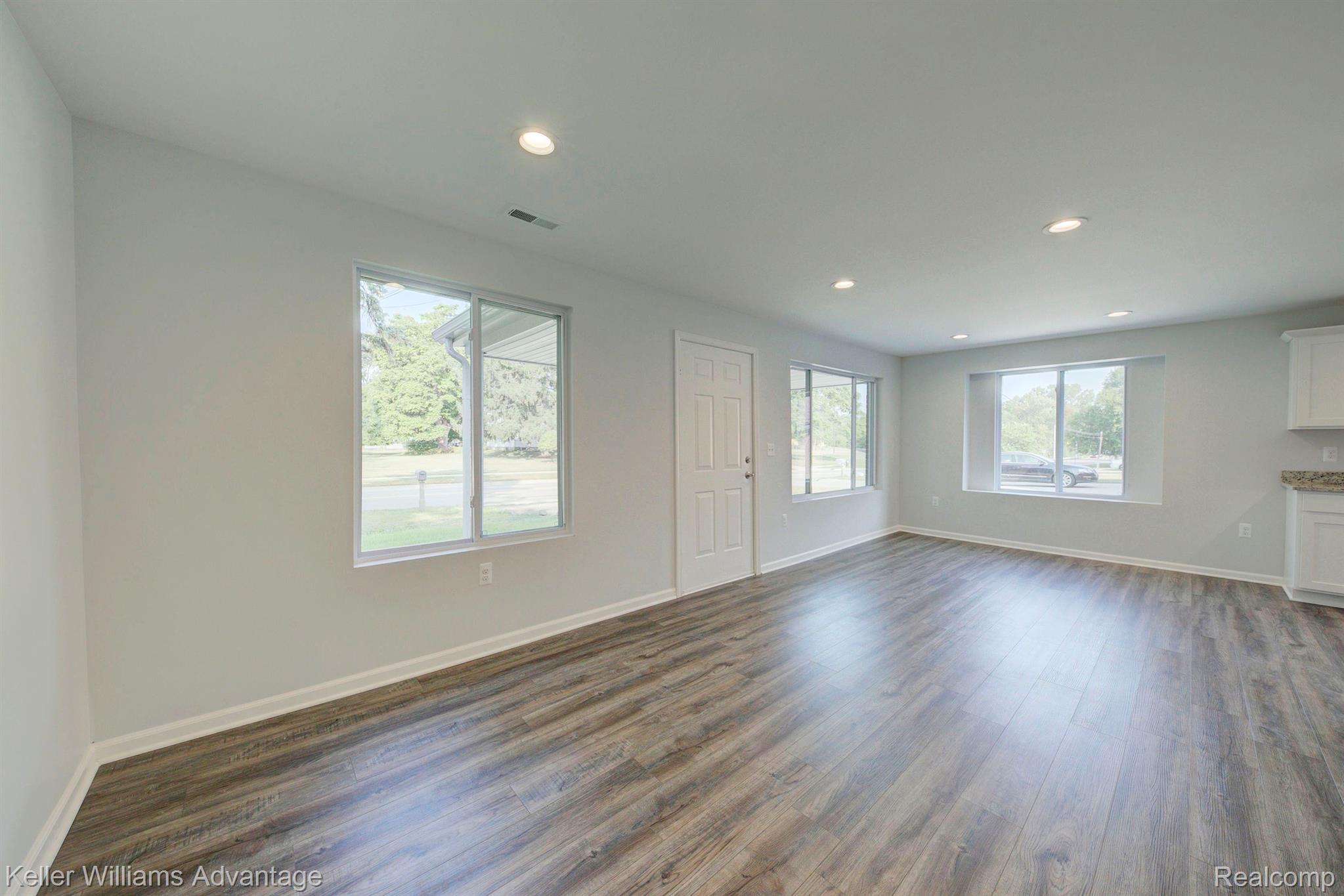 Gill - Living and dining room