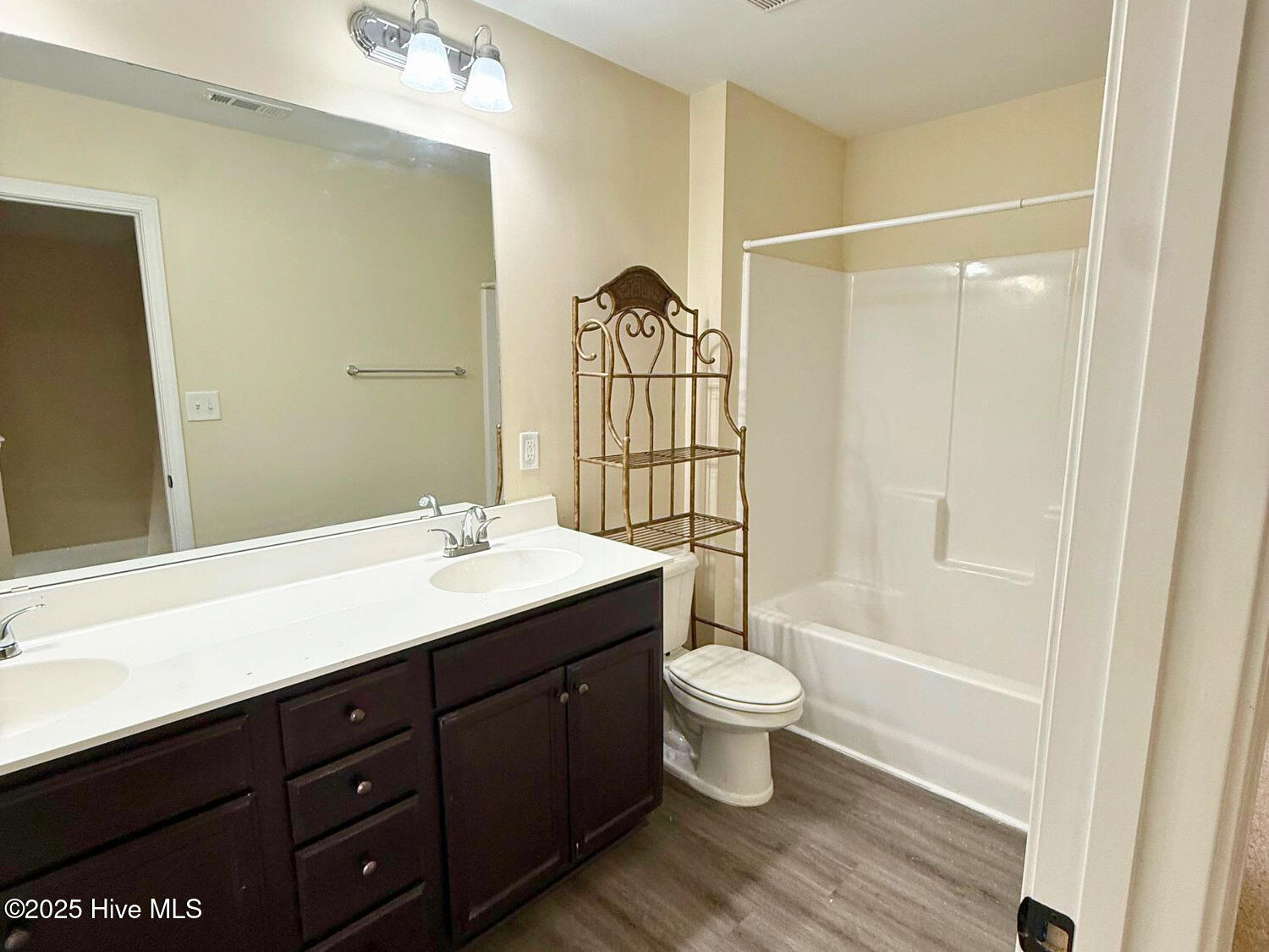 111 Tides End Drive Holly Ridge, NC 28445 - Photo 18 of 27 111 Tides End Dr 17