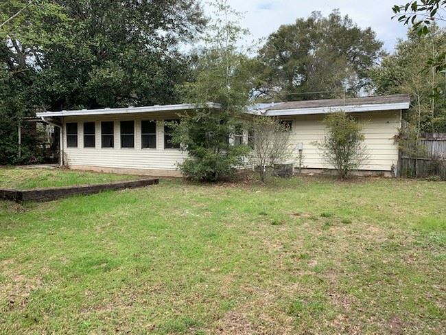 6557 Oakcrest Road Milton, FL 32570 - Photo 9 of 23 Gallery Image 9