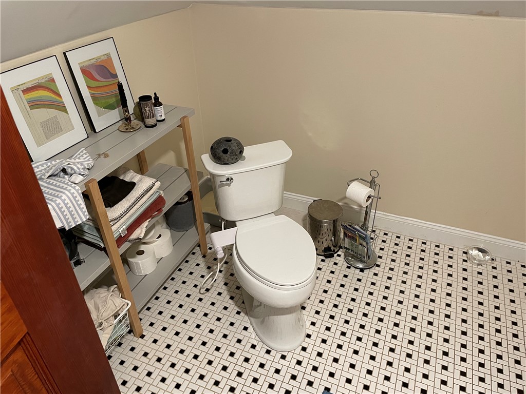 121 Rutherglen Avenue Providence, RI 02907 - Photo 8 of 20