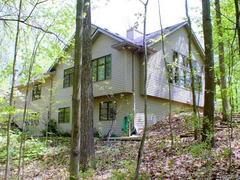 3400 Brighton Road Howell, MI 48843 - Photo 17 of 21 Home backs to Trees.jpg