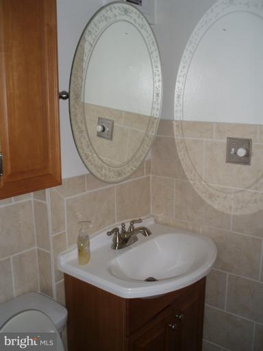 7111 Decatur Street Hyattsville, MD 20784 - Photo 22 of 25 Bath
