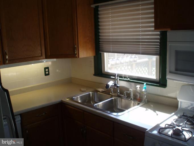 7111 Decatur Street Hyattsville, MD 20784 - Photo 5 of 25 Kitchen
