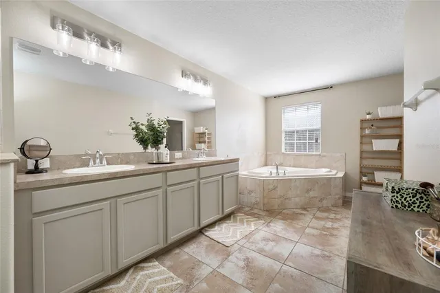 $529,900 | 10832 Carloway Hills Drive, Wimauma, FL 33598