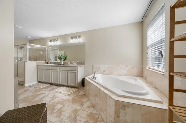 $529,900 | 10832 Carloway Hills Drive, Wimauma, FL 33598